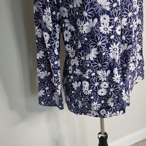 Barco Uniforms Floral Print Scrub Top – Size L - Picture 6 of 8